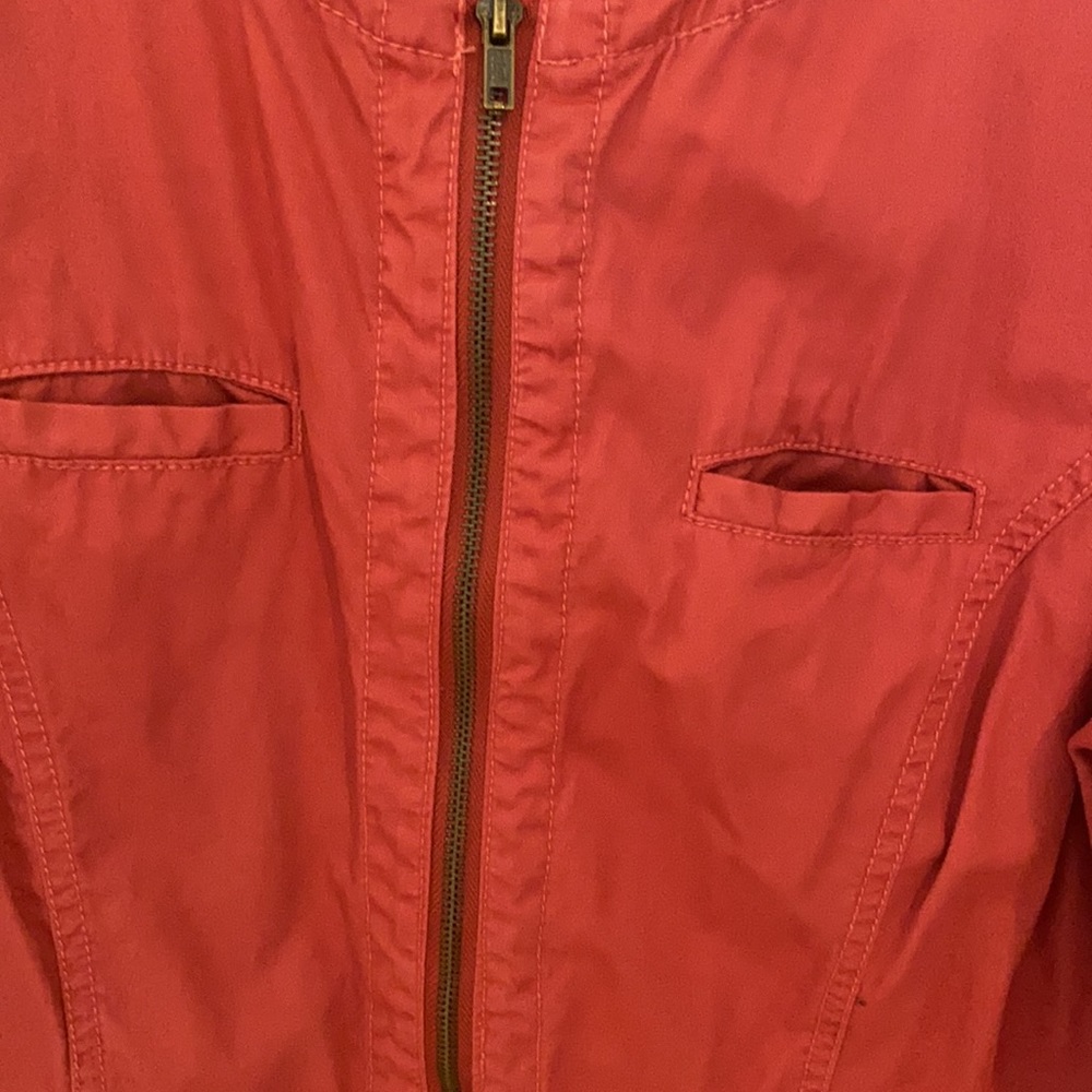 Zip up jacket. - Picture 4 of 9